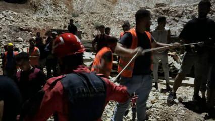 Marmaris'te uçurumda mahsur kalan 2 kişiyi itfaiye ekipleri kurtardı