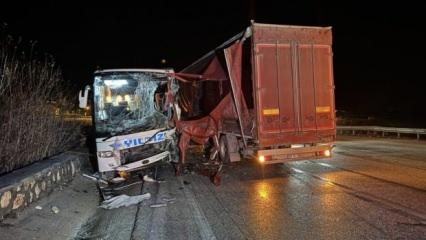 Yolcu otobüsü ve TIR çarpıştı! Afyonkarahisar'da Korkunç kaza...