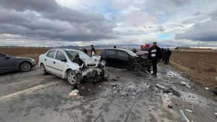 Afyonkarahisar'da feci kaza: 2 ölü, 3 yaralı!