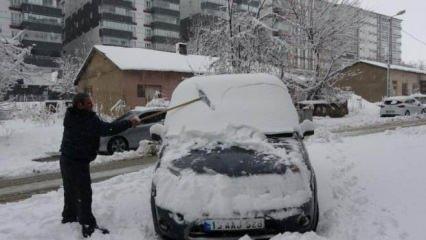 Bitlis’te kar yağışından dolayı 165 köy yolu ulaşıma kapandı