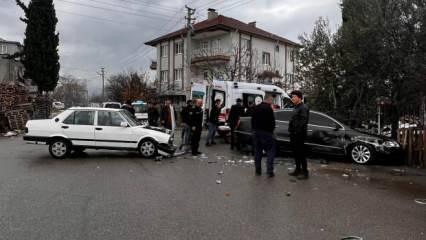 Ehliyetsiz genç kaza yaptı! Kadın sürücü yaralandı