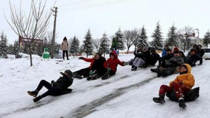 İki ilde eğitime kar engeli! Hangi illerde okullar tatil?