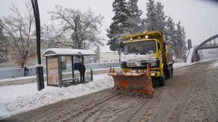 Gaziantep'te kar yağışı etkili oldu: 200'e yakın ara&ccedil; ve 800 personel sahada 