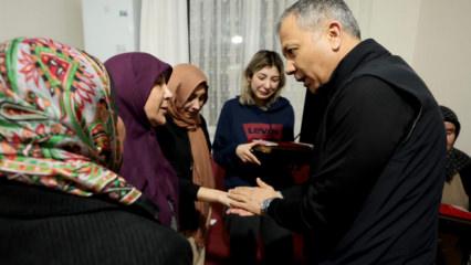 Bakan Yerlikaya'dan taziye ziyareti: Cumhurbaşkanı Erdoğan şehit ailesiyle g&ouml;r&uuml;şt&uuml;