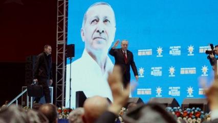 Başkan Erdoğan sahneye Ferdi Tayfur'un unutulmaz eseri eşliğinde çıktı!