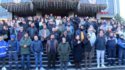 CHP'li Buca Belediyesi'nde maaşlarını alamayan iş&ccedil;iler belediye binası &ouml;n&uuml;nde eylem yaptı