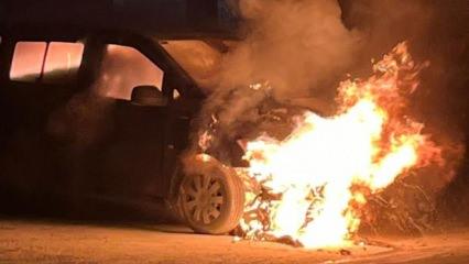 Eyüpsultan’da park halindeki otomobil alev alev yandı