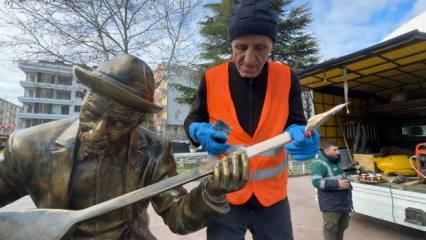 Halk ozanı Aşık Veysel'in anısına &ccedil;irkin saldırı! 