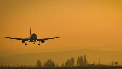 Hindistan'da kirli hava ulaşımı fel&ccedil; etti! 148 iptal, 150 r&ouml;tar! 