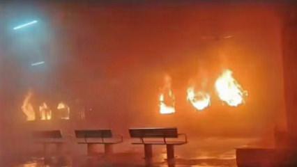 Hindistan'da tren faciası: Yolcular alevler i&ccedil;inde kaldı