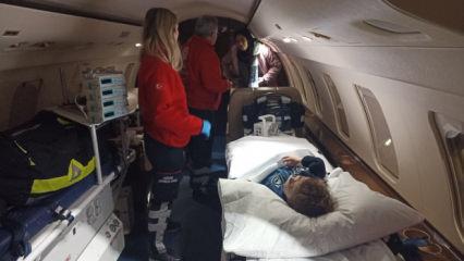 İla&ccedil; yetersizliğinden oğlunu kaybeden Gazzeli aile ambulans u&ccedil;akla T&uuml;rkiye&rsquo;ye getiriliyor