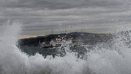 İstanbul'da vapur seferlerine fırtına engeli