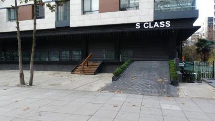 Kadık&ouml;y&rsquo;de l&uuml;ks oto galerisi boşaltıldı: 11 milyar TL&rsquo;lik vurgun iddiası