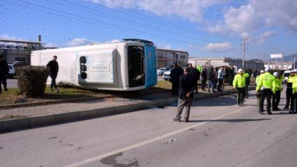 Kahramanmaraş'ta 3 ara&ccedil;lı kaza! Halk otob&uuml;s&uuml; devrildi: 17 yaralı