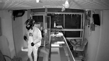 Kuyumcudan 5-6 kilo altın &ccedil;aldılar, parasıyla l&uuml;ks ara&ccedil; satın aldılar