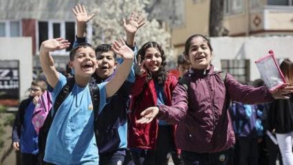 &Ouml;ğretmenlere ve &ouml;ğrencilere m&uuml;jde: 81 ilde tatil olacak