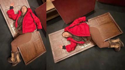 Aslı Bekiroğlu'nun kafasına kapı d&uuml;şt&uuml;