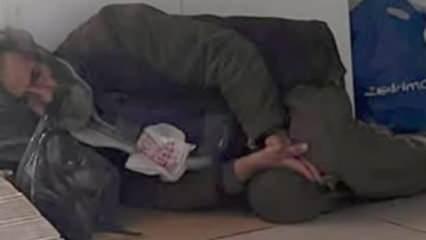 Sokakta yaşayan adamın iki dairesi olduğu ortaya çıktı! Evini görenler hayrete düştü