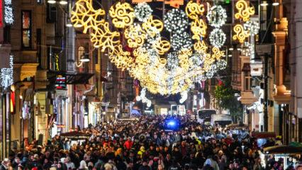 Taksim Meydanı ve İstiklal Caddesi'nde yılbaşı yoğunluğu