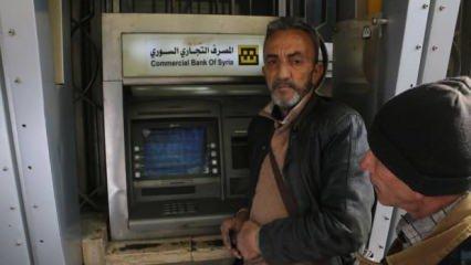  2 aylık maaşları hesaplarına yatan Suriyeliler, ATM'lere akın etti