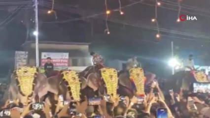Festivalde korku dolu anlar! Fil insanlara saldırdı