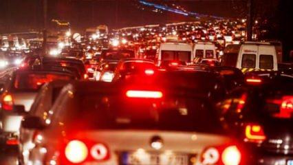 İstanbul zirveye yerleşti: İstanbullu yıl boyunca 105 saat kaybetti!