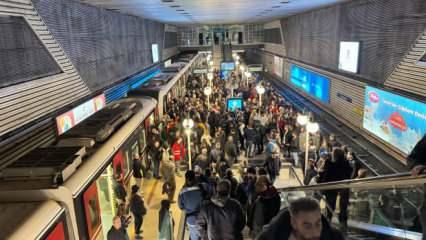 İzmir'de belediye otobüs şoförleri iş bıraktı, duraklar doldu taştı!