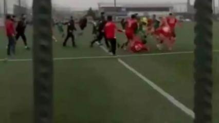 Saha boks ringine döndü! Taraftarlar kavgaya dahil oldu