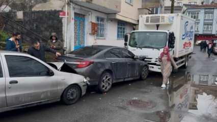 Beyoğlu'nda 7 araca çarpan kamyonetin şoförü kazadan sonra kaçtı