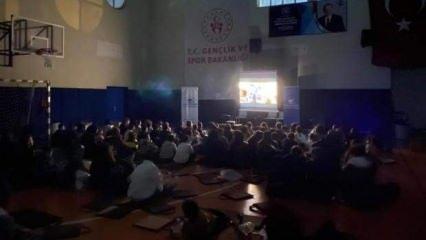 Düzce Gençlik Spor İl Müdürlüğü gençler için film gecesi düzenledi!
