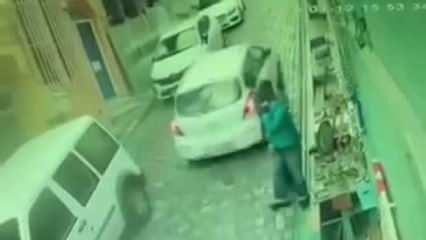 Fatih'te facia ucuz atlatıldı: Bir anda yokuş aşağıya kaymaya başladı! O anlar kamerada...