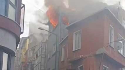 Beyoğlu'nda korkutan yangın: Havlu alev aldı!