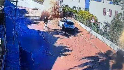 Bodrum'da isale hattının patlaması sonucu yolda göçük oluştu