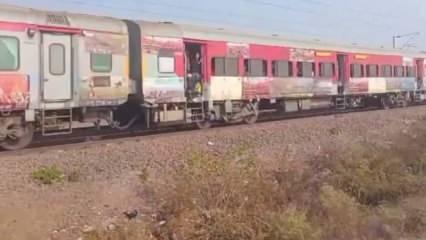 Hindistan’da  feci tren kazası... Ölü ve yaralılar var!