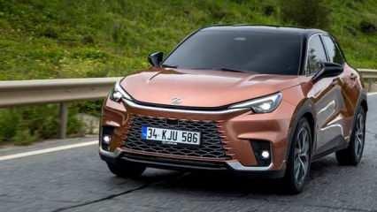Lexus LBX, ikinci kez "Yılın K&uuml;&ccedil;&uuml;k SUV"u &ouml;d&uuml;l&uuml;n&uuml; kazandı