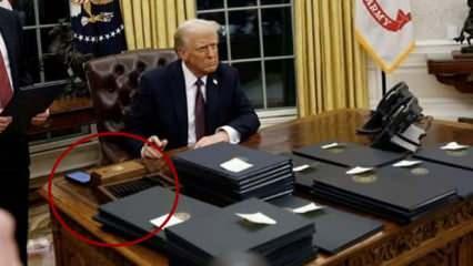 Trump'ın masasındaki düğme bakın ne işe yarıyor! Koltuğa oturur oturmaz yerleştirdi...