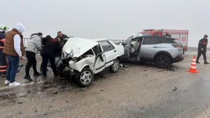 Feci kaza! Tofaş kağıt gibi ezildi: 1 ölü, 2 yaralı!