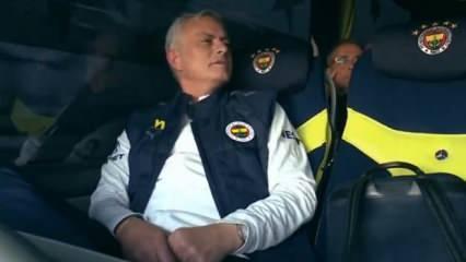Mourinho'dan taraftara unutamayacağı bir jest! Heyecandan bayılacak gibi oldu