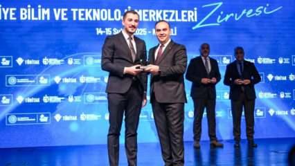 Bakan Kacır'dan Konya Bilim Merkezi'ne 'En iyi yenilikçi uygulamalar' ödülü 