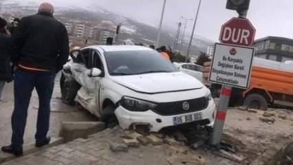 Elazığ'da 2 araç çarpıştı! Çok sayıda yaralı