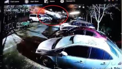 Kocaeli'de bir garip kaza: Park halindeki araçların üzerinden uçtu!
