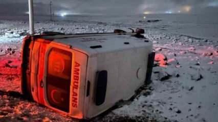 Şanlıurfa'da ambulans devrildi: 1 yaralı