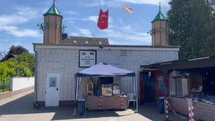 Almanya'da camiye alçak saldırı! Taş yağmuruna tuttular
