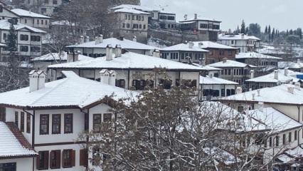 Dünya buraya akın ediyor: “Osmanlı’nın parmak izi” beyaza büründü