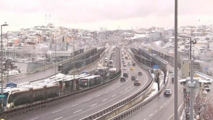 İstanbul'da okullara kar tatili trafiğe yaradı! Son durum