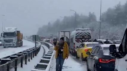 İstanbul'da Şile otoyolu bir tırın kayması sonucu kapandı
