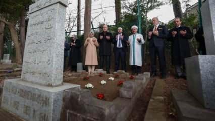 Kurtulmuş, Abdürreşid İbrahim Efendi’nin kabrini ziyaret etti