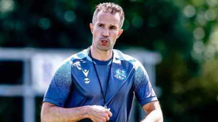  Robin van Persie, Avrupa devinin başına geçiyor