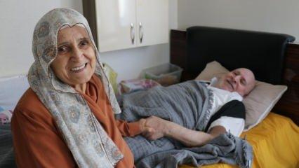 Vücudunun sağ tarafı felç olan kocasına 25 yıldır özenle bakıyor