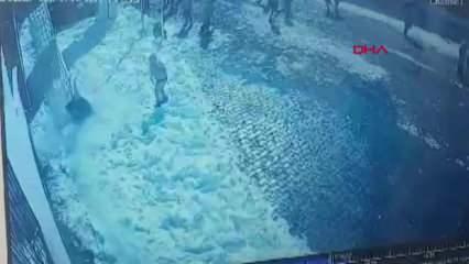 Teneffüste tüyler ürperten olay! İlkokul öğrencisinin başına düştü